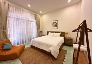City Center Cosy 4BR Townhouse with Garden in D1 - 2