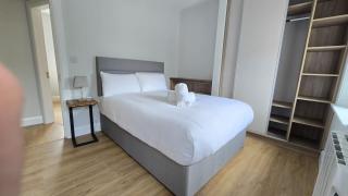 Eyre Square Two Bed with Parking - Galway - 9