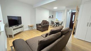 Eyre Square Two Bed with Parking - Galway - 5