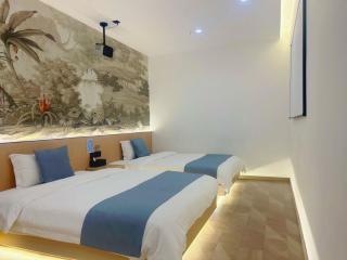Home Inn Paibo Cloud Hotel (Chongqing Jiefangbei Hongyadong Branch) - Chongqing - 3