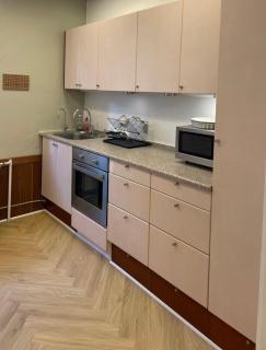 7-bedroom apartment with 2x private parking - 7