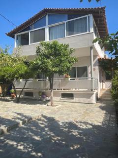 Hera Comfy And Spacious House Near The Airport - Áyios Spirídhon - 0