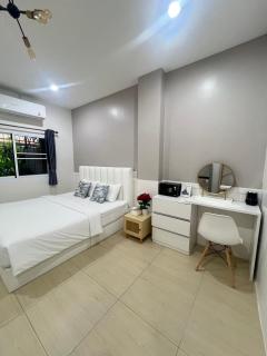 บ้านพ่อกับแม่ by ทองนาค อพาร์ตเมนต์ - 2