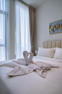 Homes & Beyond l Serene 1BR Retreat in JVC - 4