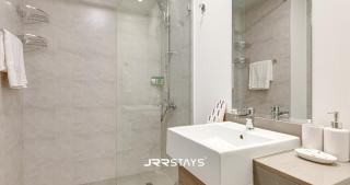 Sophisticated Luxury 1BR - Modern Design - JVC - 8