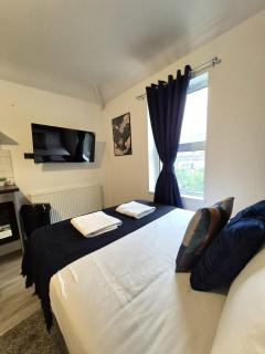 Executive Studio - Relax in Style & Comfort - Derby - 6