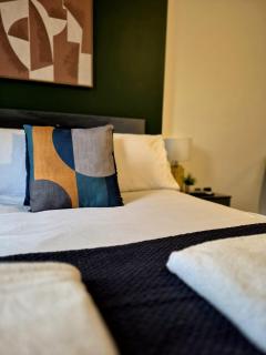 Executive Studio - Relax in Style & Comfort - Derby - 1