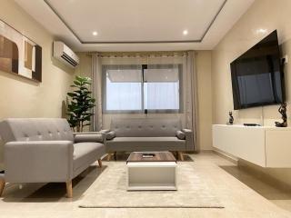 Luxurious City Getaway - Free Private Cook & Airport Pickup, 5 Min Walk to CHU - Abidjan - 0