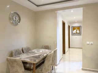 Luxurious City Getaway - Free Private Cook & Airport Pickup, 5 Min Walk to CHU - Abidjan - 9