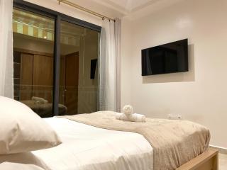 Luxurious City Getaway - Free Private Cook & Airport Pickup, 5 Min Walk to CHU - Abidjan - 5