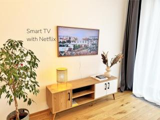 New studio, King bed, Free parking, Terrace - Prague - 7