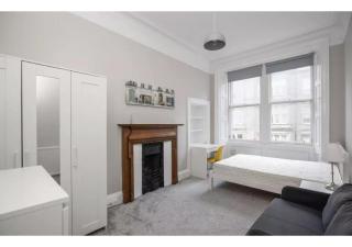 Spacious 3-Bedroom Flat in Charming Bruntsfield - 7