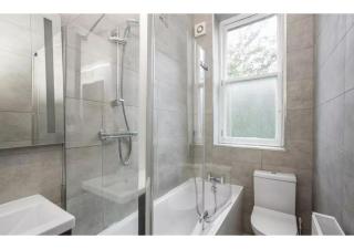 Spacious 3-Bedroom Flat in Charming Bruntsfield - 9