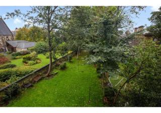 Spacious 3-Bedroom Flat in Charming Bruntsfield - 2
