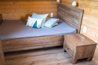 DOMEK POD LIMBAMI IV - 3