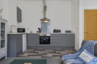 Coastal Residence - Central - 2 Beds - Contractors - Eastbourne - 4