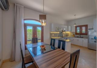 Scenic Views 3-Bedroom Villa in Sabina, El Gouna Private Jacuzzi & Lagoon Access - 2