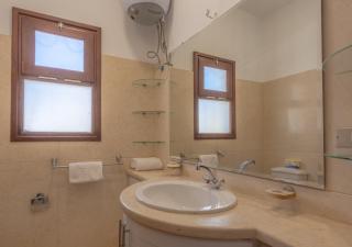 Scenic Views 3-Bedroom Villa in Sabina, El Gouna Private Jacuzzi & Lagoon Access - 5