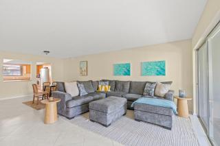 Steps To Beach! 4 Condos In 1- Perfect For Groups - West Palm Beach - 1