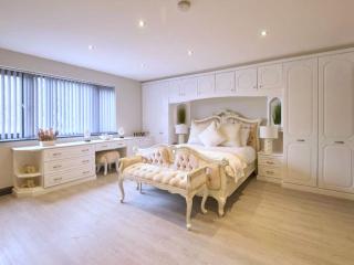 Lakeview House 2x Hot Tub & Games Room - York - 5