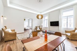 Budapest City Apartment - 8