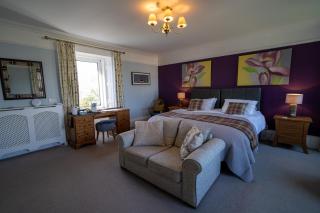 Two Harbours Guest House - - 5