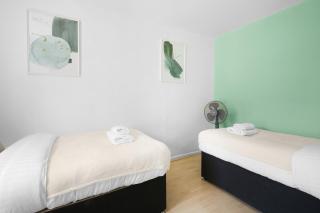 The Charming 3 Bedroom House at Blakes Cottages - Reading - 4