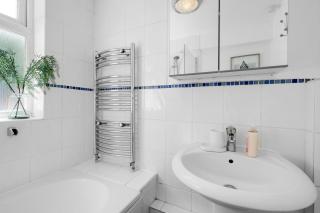 The Charming 3 Bedroom House at Blakes Cottages - Reading - 3