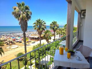 Beachfront & Sea View Apartment - Durrës - 9