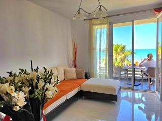 Beachfront & Sea View Apartment - Durrës - 0