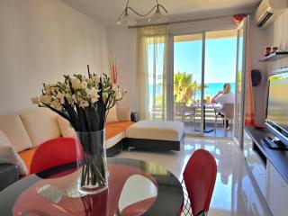 Beachfront & Sea View Apartment - Durrës - 2