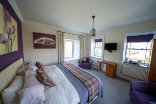 Two Harbours Guest House - - 9