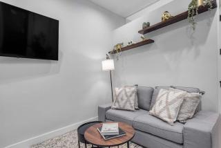 Modern Nolita Hideaway - 8
