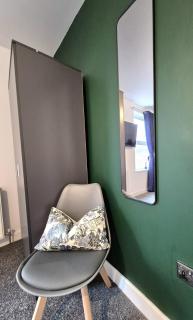Executive Studio with Desk & Quiet Ambience - Derby - 6