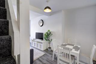 Modern Liverpool Home - 1min walk to bus stop - 3