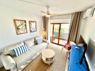Bright, central, close to the sea, parking and WiFi - 0