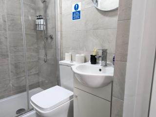 Private & Relaxed Apartments 6-10 - Cardiff - 9
