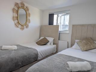 Private & Relaxed Apartments 6-10 - Cardiff - 7
