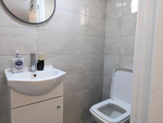 Private & Relaxed Apartments 6-10 - Cardiff - 2