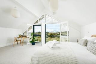 Everdene OI14 Lakeside Property with Hot Tub at Silverlake Dorset - Warmwell - 6