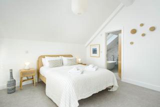 Everdene OI14 Lakeside Property with Hot Tub at Silverlake Dorset - Warmwell - 5