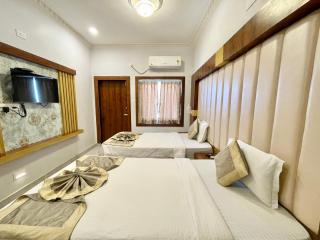 Premium SWIMMING POOL - Hotel A1LAG00N !Puri, Near Sea Beach And Jagannath Temple, Fully Air conditioned Rooms With Wifi- Restaurant & Lift and Parking Facilities, - BREAKFAST INCLUDED - BEST STAY IN PURI - Puri - 9