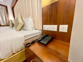Premium SWIMMING POOL - Hotel A1LAG00N !Puri, Near Sea Beach And Jagannath Temple, Fully Air conditioned Rooms With Wifi- Restaurant & Lift and Parking Facilities, - BREAKFAST INCLUDED - BEST STAY IN PURI - Puri - 6