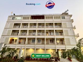 Premium SWIMMING POOL - Hotel A1LAG00N !Puri, Near Sea Beach And Jagannath Temple, Fully Air conditioned Rooms With Wifi- Restaurant & Lift and Parking Facilities, - BREAKFAST INCLUDED - BEST STAY IN PURI - Puri - 0