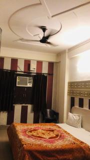 A budget hotel sheeva palace near tulshi chowk - Haridwār - 1