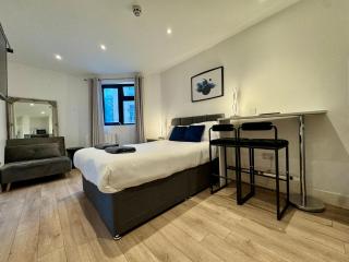 Canal Walk Studio Apartments - Southampton - 9