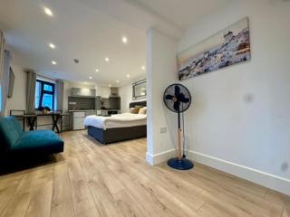 Canal Walk Studio Apartments - Southampton - 8