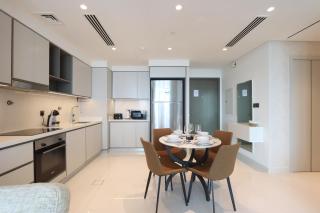 Elegant 2BR with Dubai Marina Skyline & Sunset Views - 4