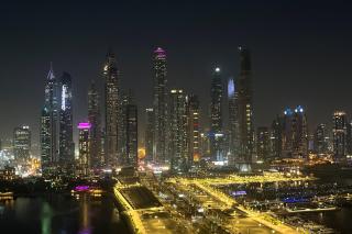 Elegant 2BR with Dubai Marina Skyline & Sunset Views - 1