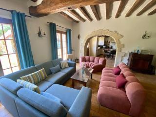 Gite 220 m2 - 6 chambres 4 sdb avec gym, jacuzzi, bbq, billard - 6